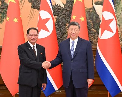 习近平会见朝鲜内阁总理朴泰成