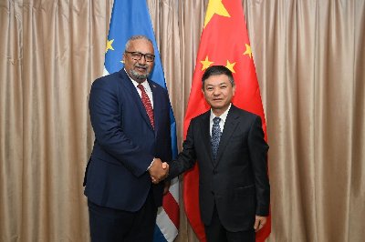 生态环境部部长黄润秋会见佛得角驻华大使阿林多·多罗萨里奥